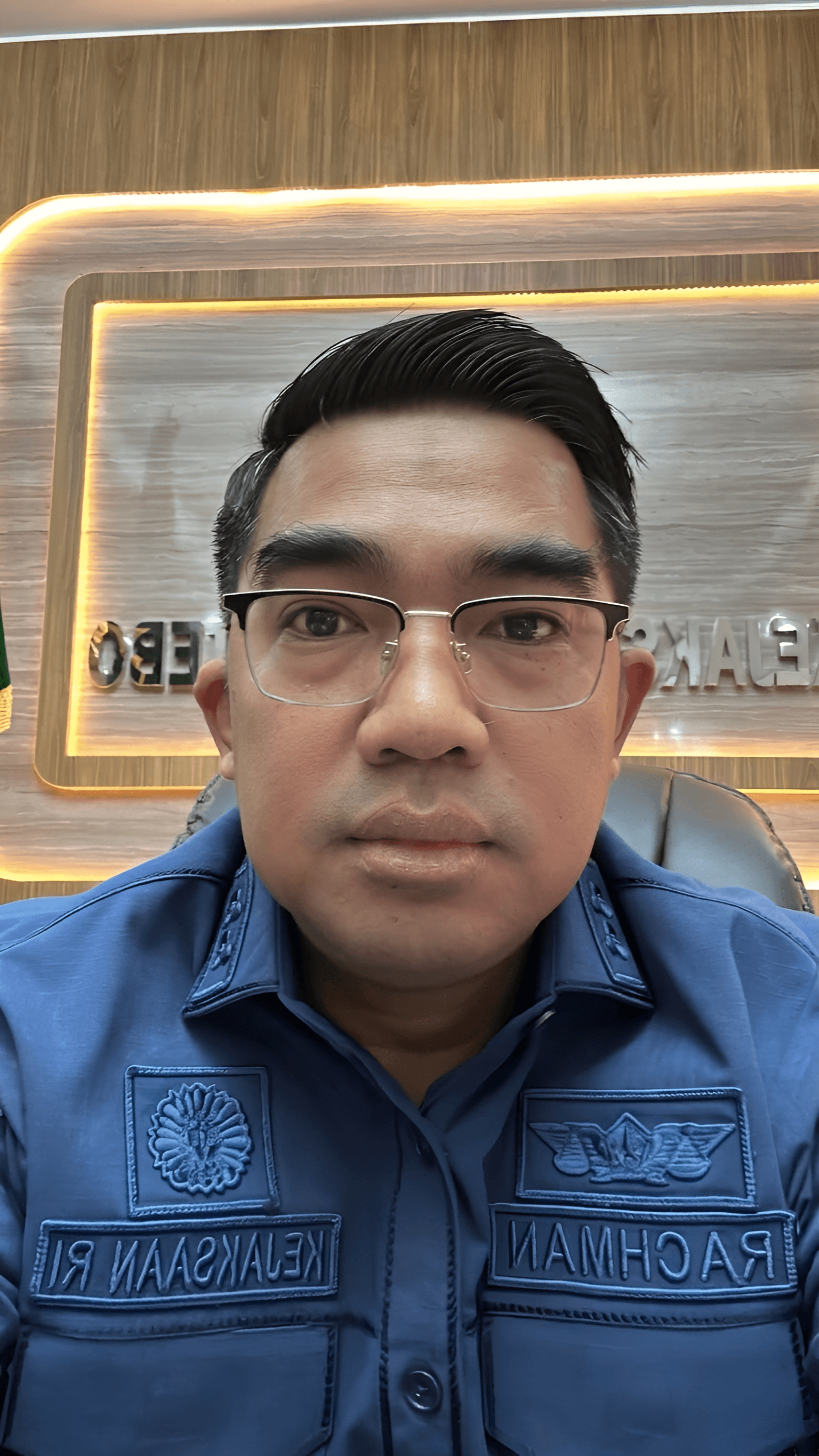AI Image Enhancer: Sharpen Professional Portrait & Uniform Details