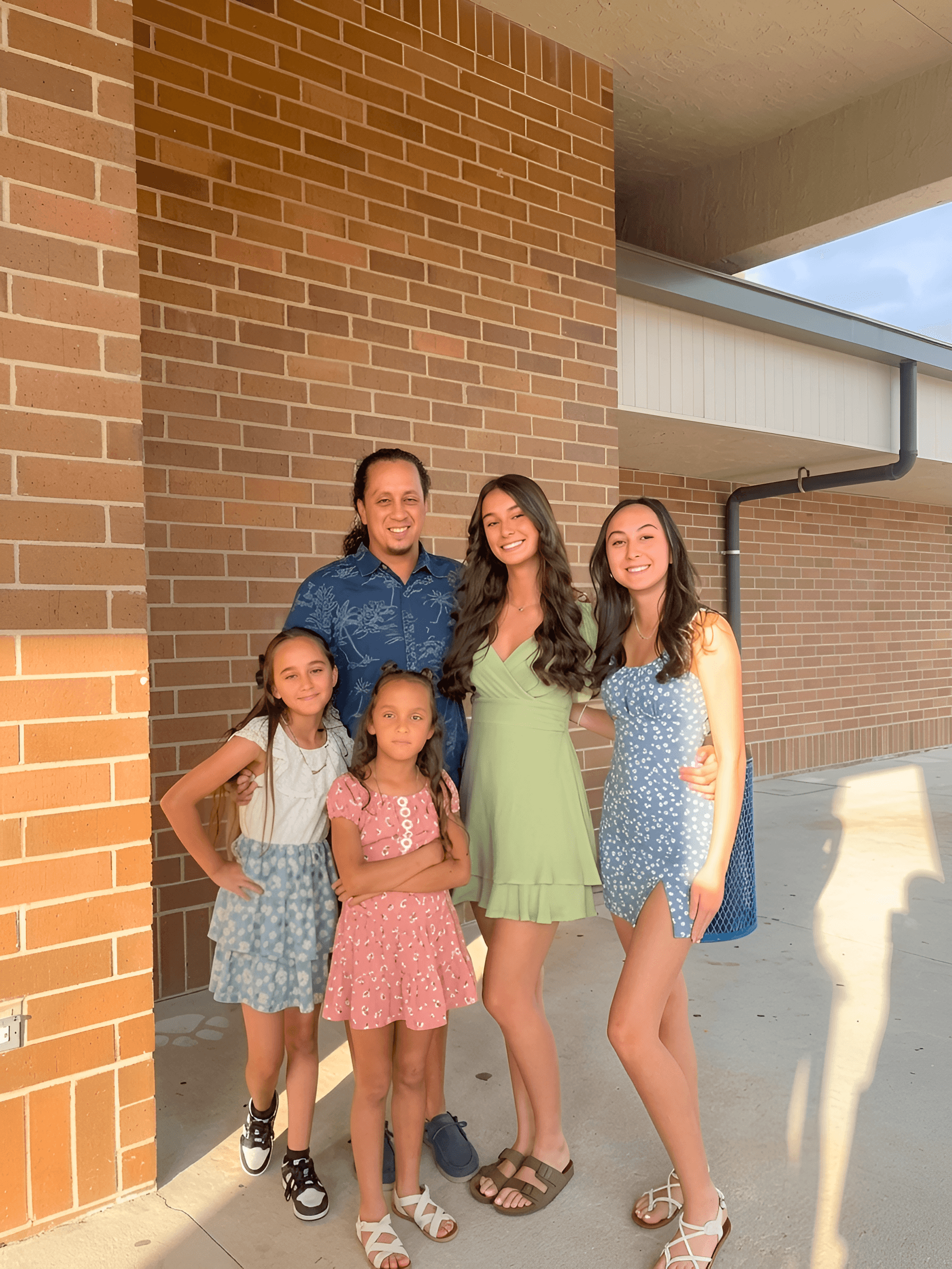 Unblur Your Memories: AI Enhances Every Family Photo Detail