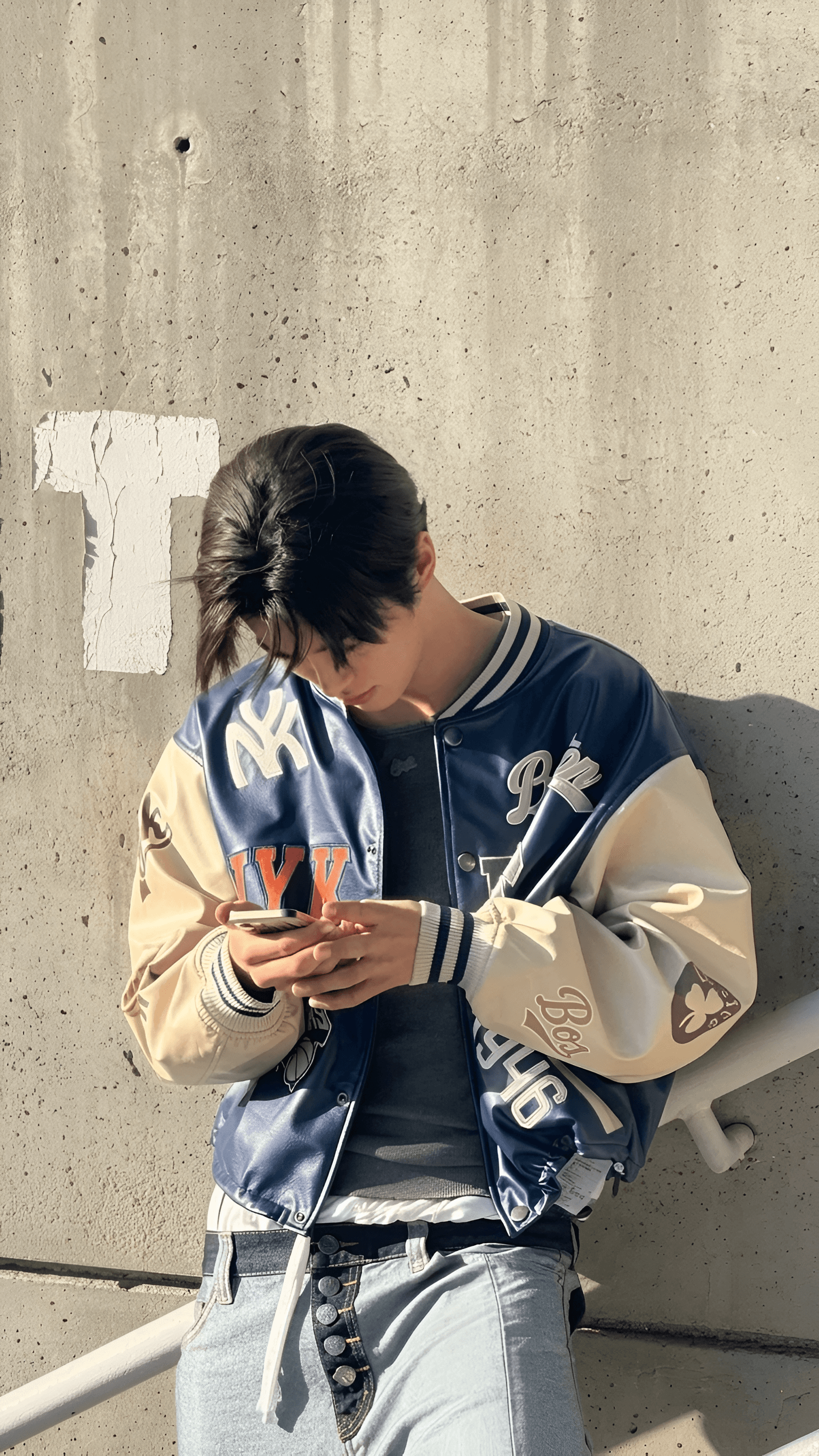 Transform Fashion Shots: AI Image Enhancement Delivers Stunning Clarity